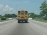 Der Schulbus auf der Autobahn zwischen Jagey Grande und Havanna