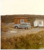 Hytten og bilen p den skrnende grund ved Hammerfest